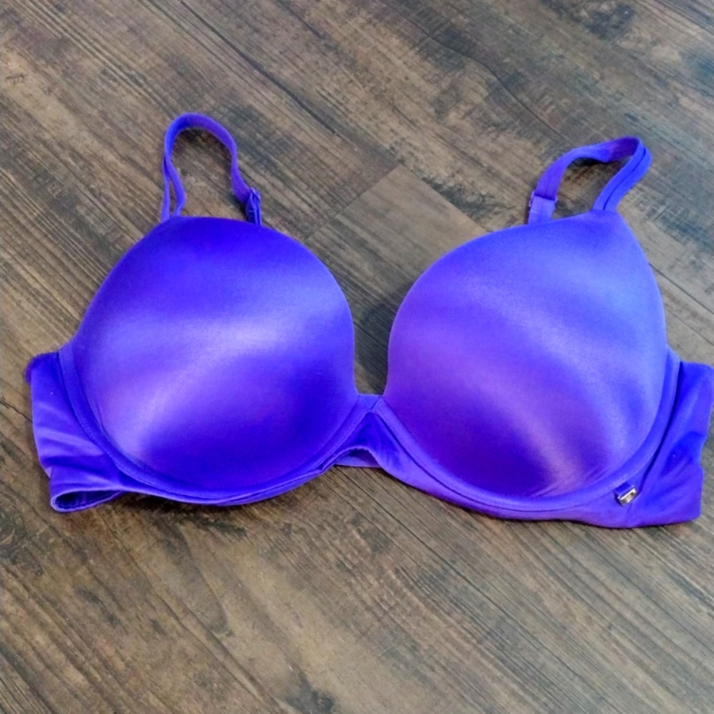 Victoria's Secret Very Sexy Lightly Lined Plunge Bra 38D